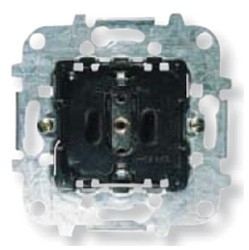 Механизм розетки 2P+E с втычными клеммами 16A 25