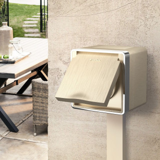 Werkel Gallant Розетка 1-ая с/з влагозащ. с защ.крышкой со штор IP44 W5071210 шампань рифленый